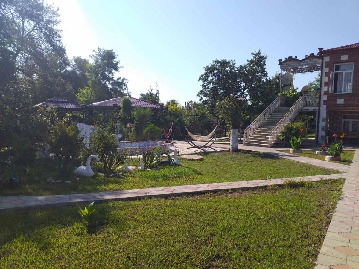 Guest House Danelia Martvili Exterior foto