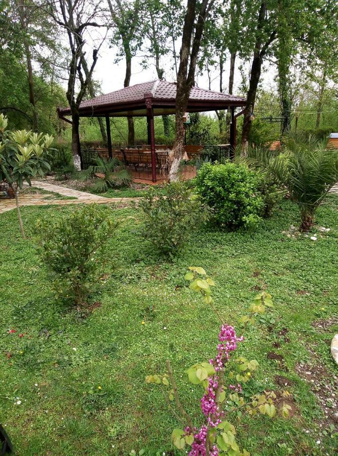 Guest House Danelia Martvili Exterior foto
